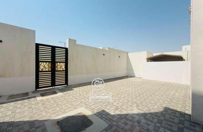 Apartment - 2 Bedrooms - 2 Bathrooms for rent in Mohamed Bin Zayed City - Abu Dhabi