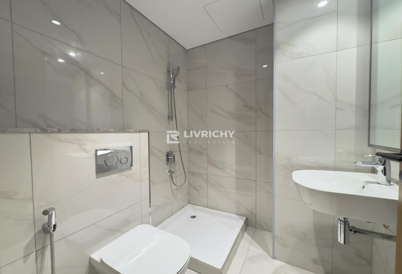 FURNISHED | OPEN SKYLINE VIEWS | VACANT | TERRACE photo 11