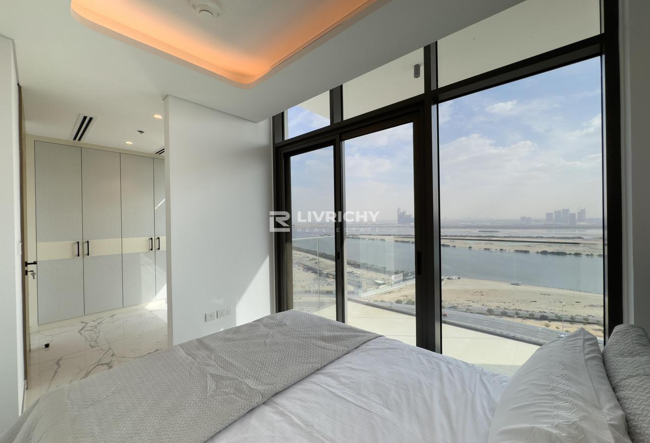 FURNISHED | OPEN SKYLINE VIEWS | VACANT | TERRACE photo 6