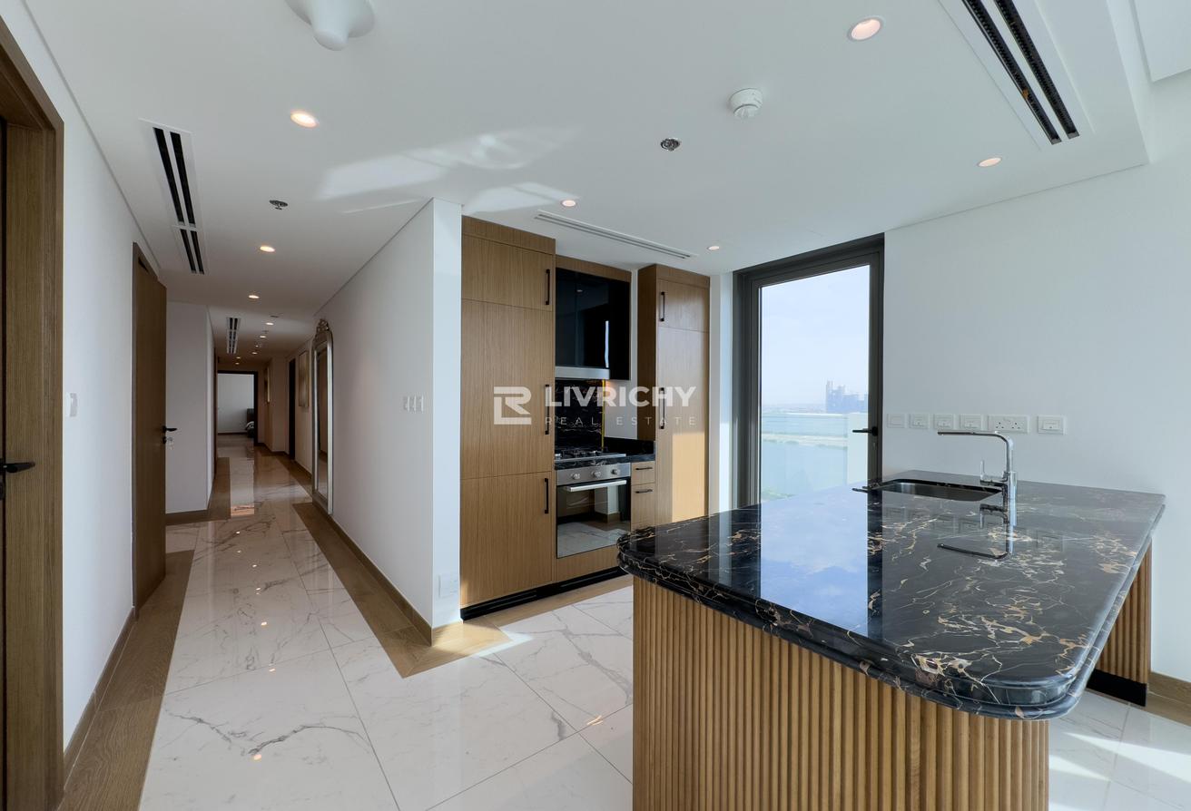FURNISHED | OPEN SKYLINE VIEWS | VACANT | TERRACE photo 4