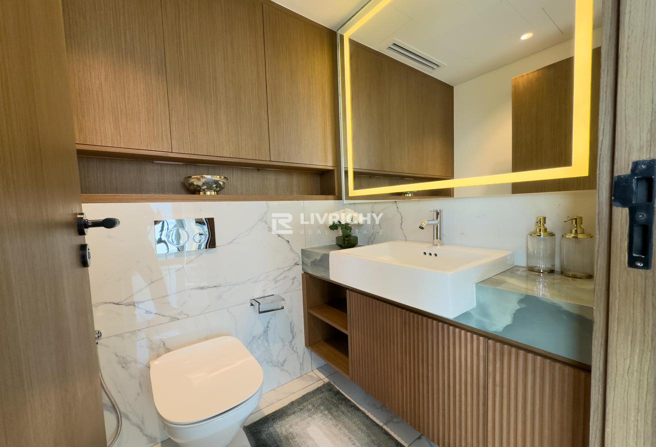 FURNISHED | OPEN SKYLINE VIEWS | VACANT | TERRACE photo 10