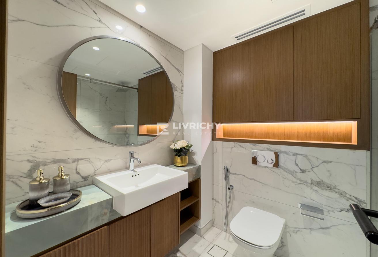 FURNISHED | OPEN SKYLINE VIEWS | VACANT | TERRACE photo 9