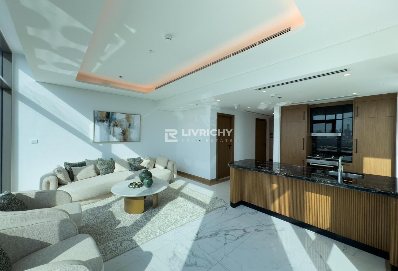 FURNISHED | OPEN SKYLINE VIEWS | VACANT | TERRACE photo 2