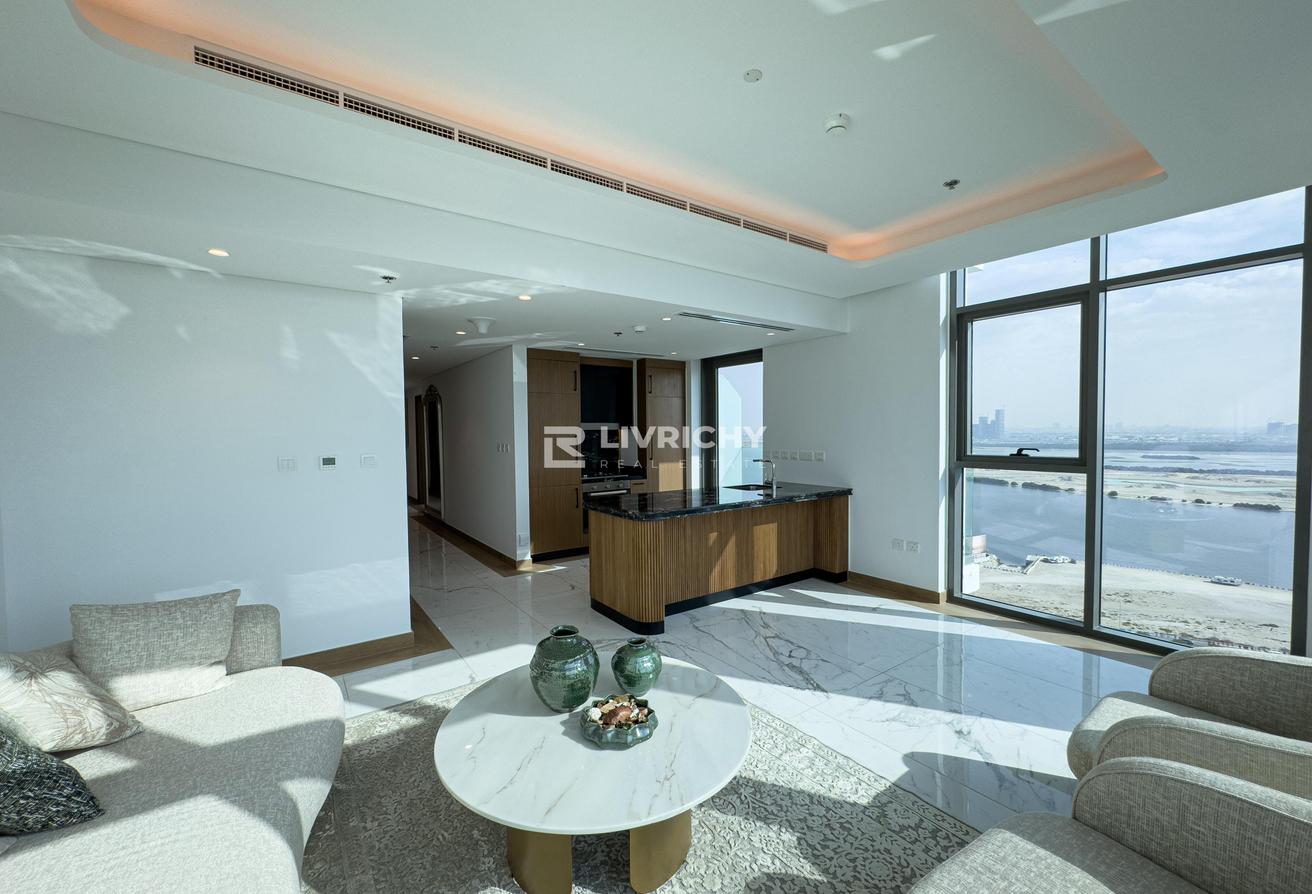 FURNISHED | OPEN SKYLINE VIEWS | VACANT | TERRACE photo 3