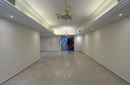 Apartment - 2 Bedrooms - 3 Bathrooms for rent in Al Menhali Building - Oud Metha - Bur Dubai - Dubai