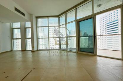 Apartment - 3 Bedrooms - 4 Bathrooms for rent in New Al Taawun Road - Al Taawun - Sharjah
