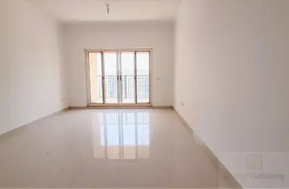 شقة - 2 غرف نوم - 3 حمامات للايجار في الاندلسي الاسباني - مساكن القناه المائية - مدينة دبي الرياضية - دبي