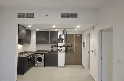 شقة - غرفة نوم - 2 حمامات للايجار في الطراز - حي نسيج - الجادة - الشارقة