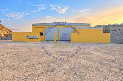 Warehouse - Studio - 2 for sale in Al Hayl - Fujairah
