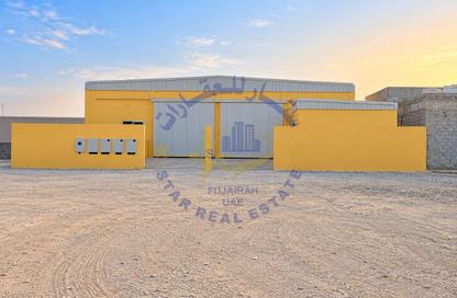 Warehouse - Studio - 2 for sale in Al Hayl - Fujairah