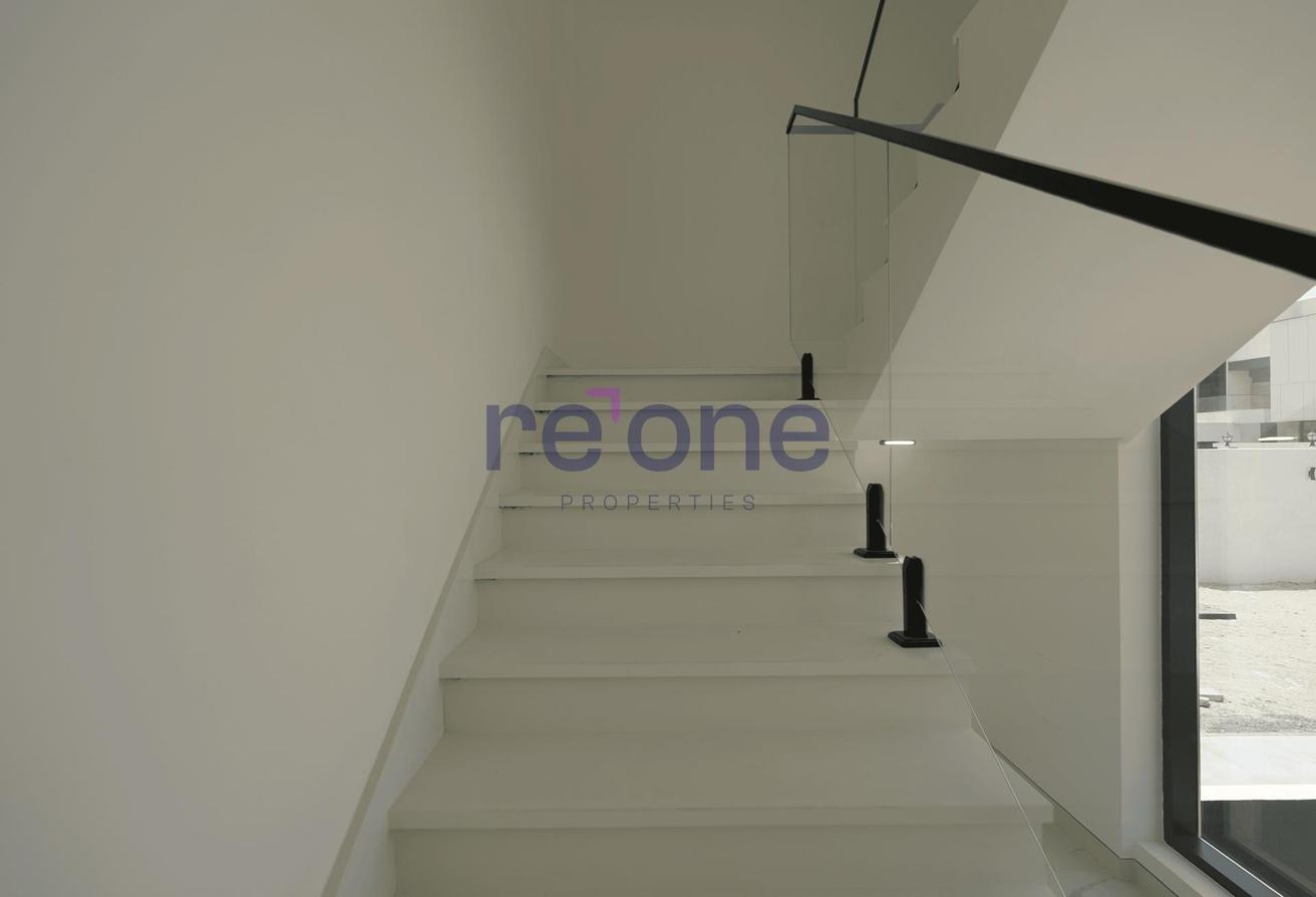 Newly Built 5BR+Maid Villa | Large Layout | Vacant photo 10