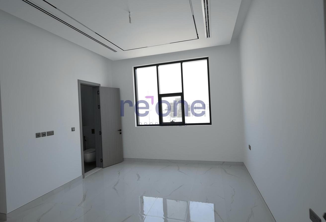 Newly Built 5BR+Maid Villa | Large Layout | Vacant photo 18