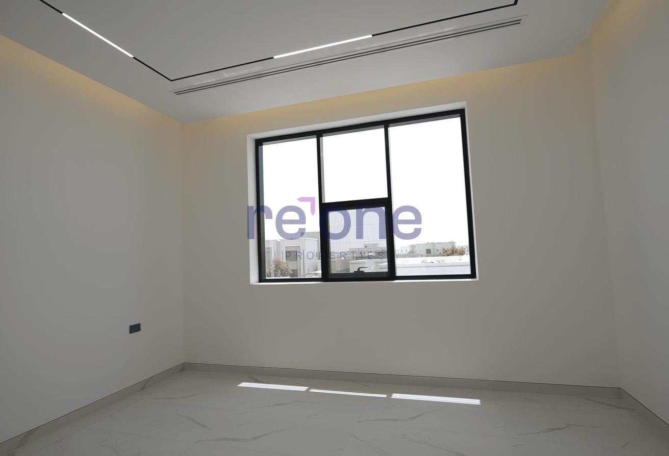 Newly Built 5BR+Maid Villa | Large Layout | Vacant photo 13