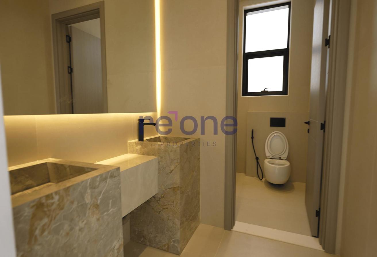 Newly Built 5BR+Maid Villa | Large Layout | Vacant photo 9