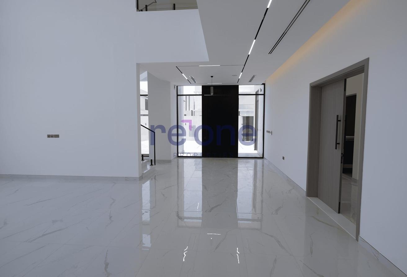 Newly Built 5BR+Maid Villa | Large Layout | Vacant photo 8
