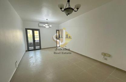 Apartment - 3 Bedrooms - 3 Bathrooms for rent in Karama 1 Building - Al Karama - Dubai