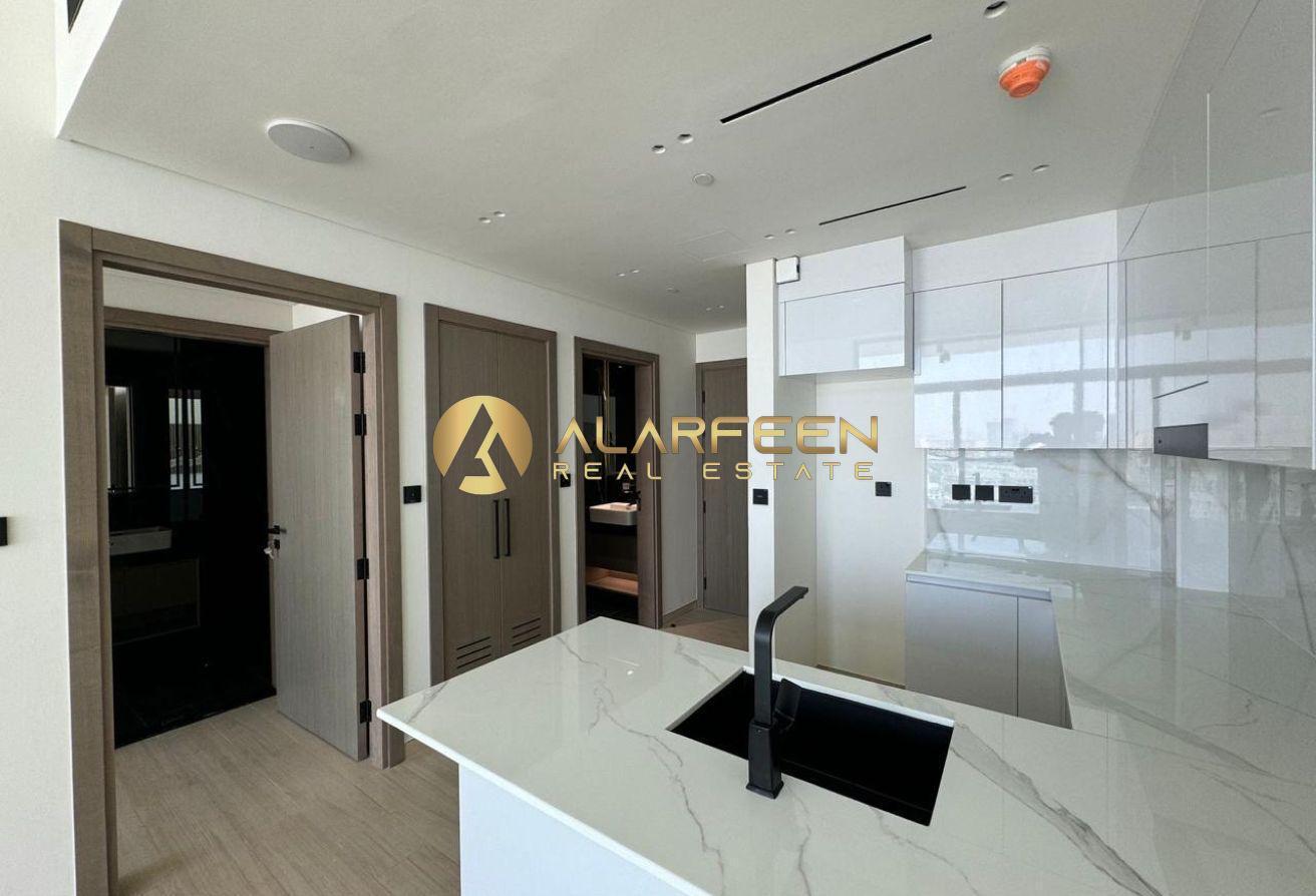 Ready To Move | Separate Laundry | Fitted Kitchen photo 2