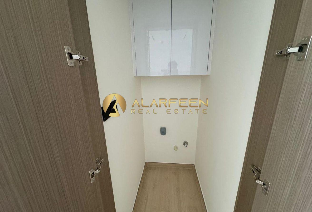 Ready To Move | Separate Laundry | Fitted Kitchen photo 6