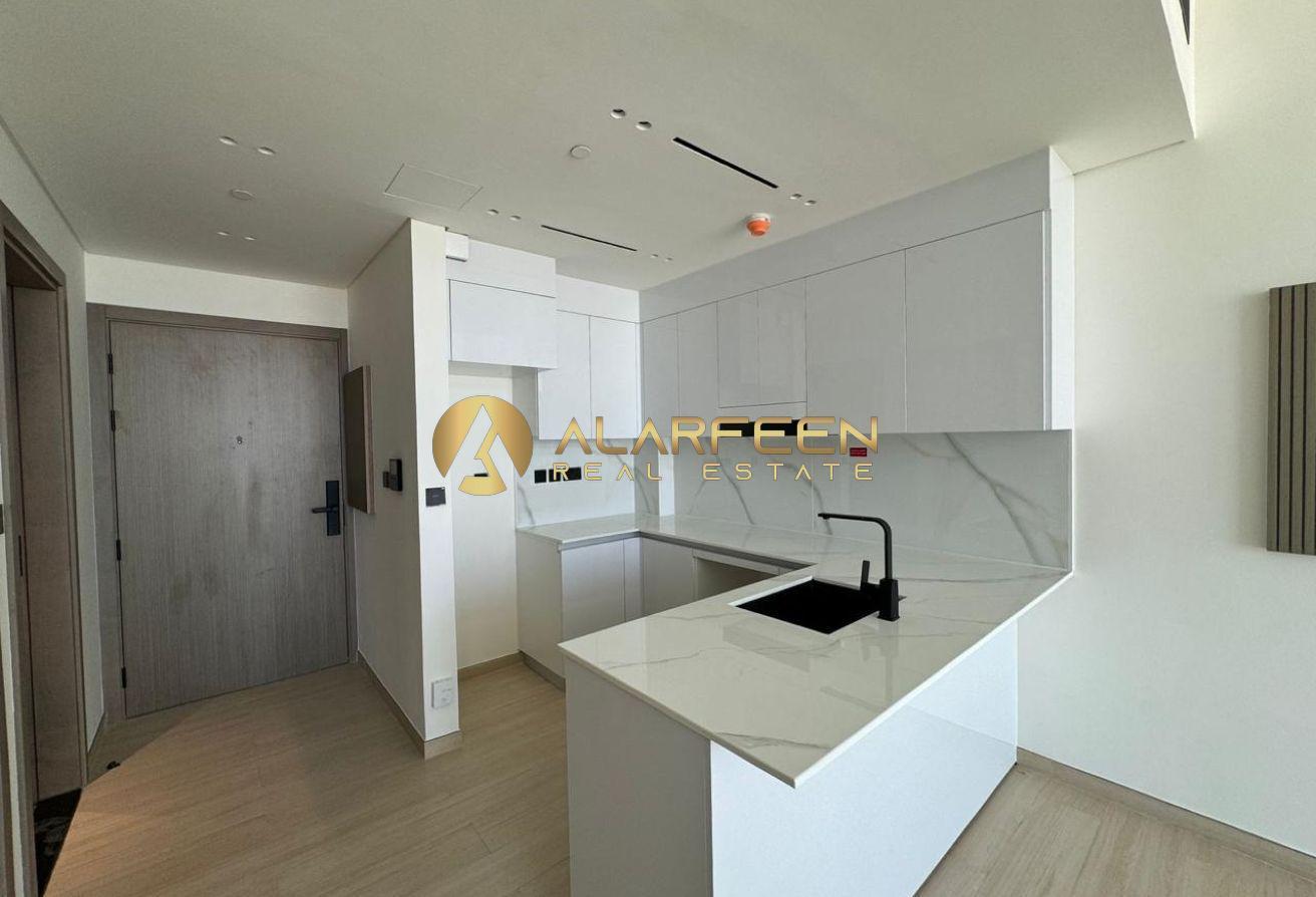 Ready To Move | Separate Laundry | Fitted Kitchen photo 4