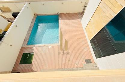 Villa - 5 Bedrooms - 5 Bathrooms for rent in Jumeirah 1 Villas - Jumeirah 1 - Jumeirah - Dubai