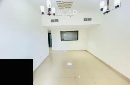 Apartment - 2 Bedrooms - 3 Bathrooms for rent in Royal JVC Building - District 10 - Jumeirah Village Circle - Dubai