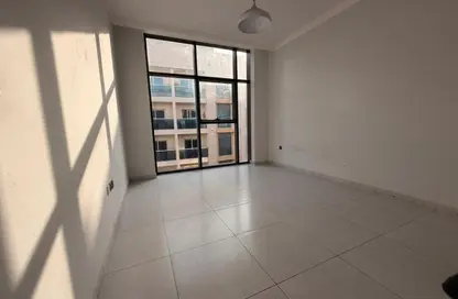 شقة - غرفة نوم - 2 حمامات للايجار في الثاني مويلح - تجارية مويلح - الشارقة