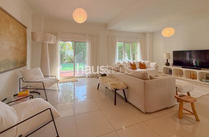 Villa - 3 - 3 for rent in Meadows 9 - Meadows - Dubai Villa - 3 - 3 for rent in Meadows 9 - Meadows - Dubai