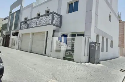 Villa - 6 Bedrooms - 7 Bathrooms for rent in Jumeirah 1 - Jumeirah - Dubai
