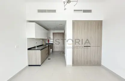 Apartment - 1 Bathroom for rent in Prestige Building - International City Phase 2 - Dubai