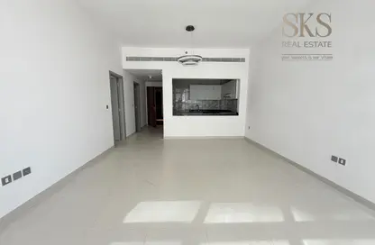 شقة - غرفة نوم - 2 حمامات للايجار في حديقة الوليد 2 - حديقة الوليد - الجداف - دبي