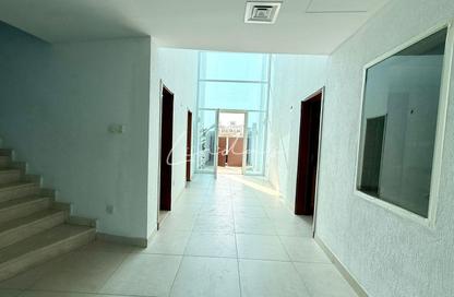 Villa - 4 Bedrooms - 4 Bathrooms for rent in Jumeirah 1 - Jumeirah - Dubai