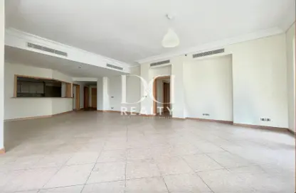 Apartment - 3 Bedrooms - 4 Bathrooms for rent in Al Hamri - Shoreline Apartments - Palm Jumeirah - Dubai