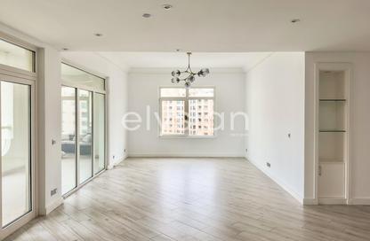 Apartment - 3 Bedrooms - 4 Bathrooms for rent in Abu Keibal - Shoreline Apartments - Palm Jumeirah - Dubai
