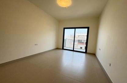 Apartment - 1 - 2 for rent in Weybridge Gardens 1 - Weybridge Gardens - Dubai Land Residence Complex - Dubai