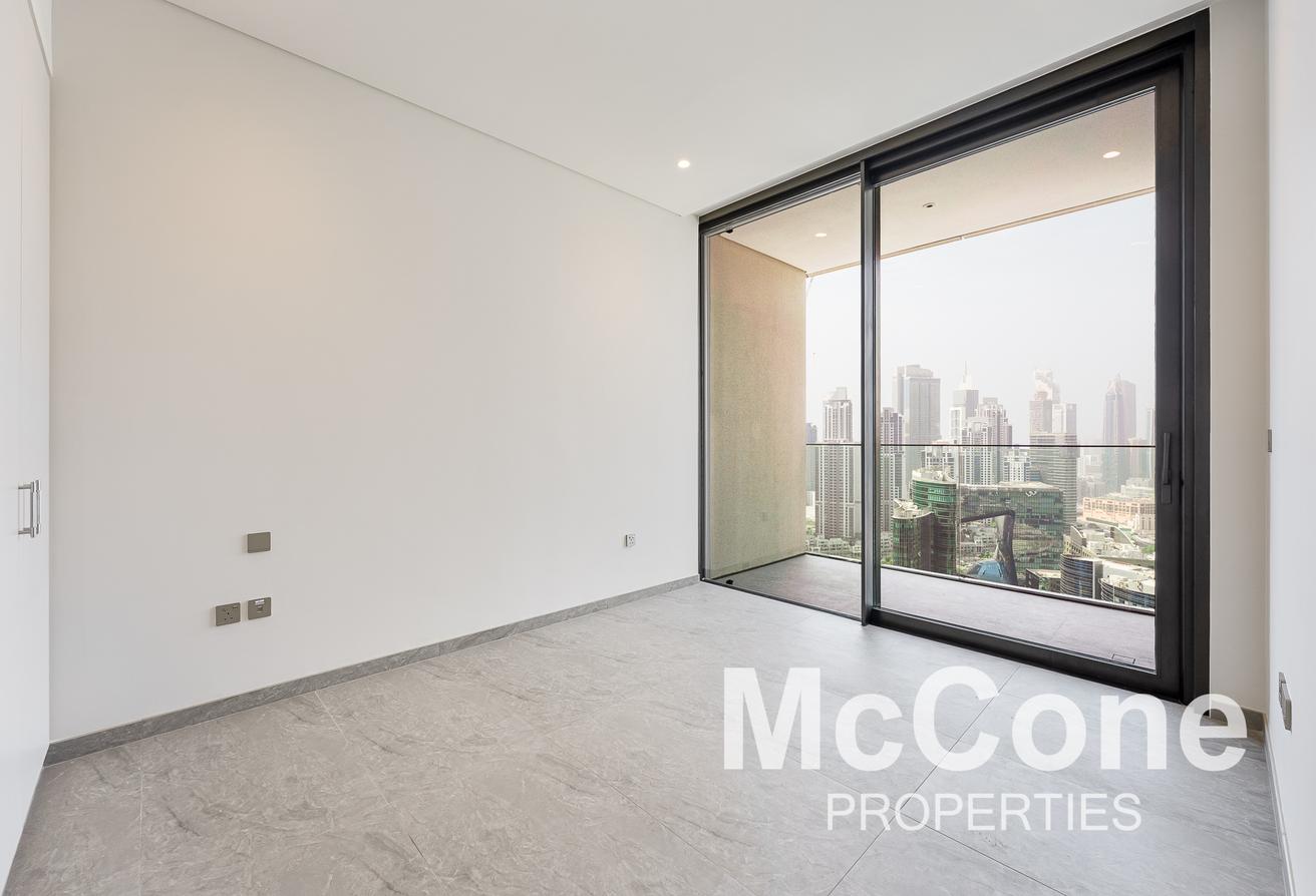 Canal View | + Maids | Top Floor photo 9