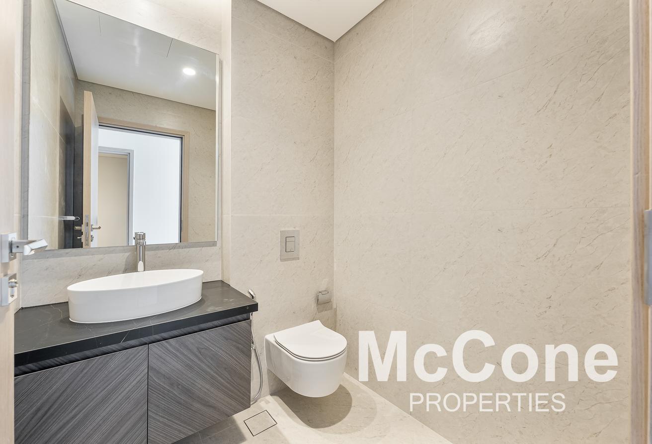 Canal View | + Maids | Top Floor photo 11