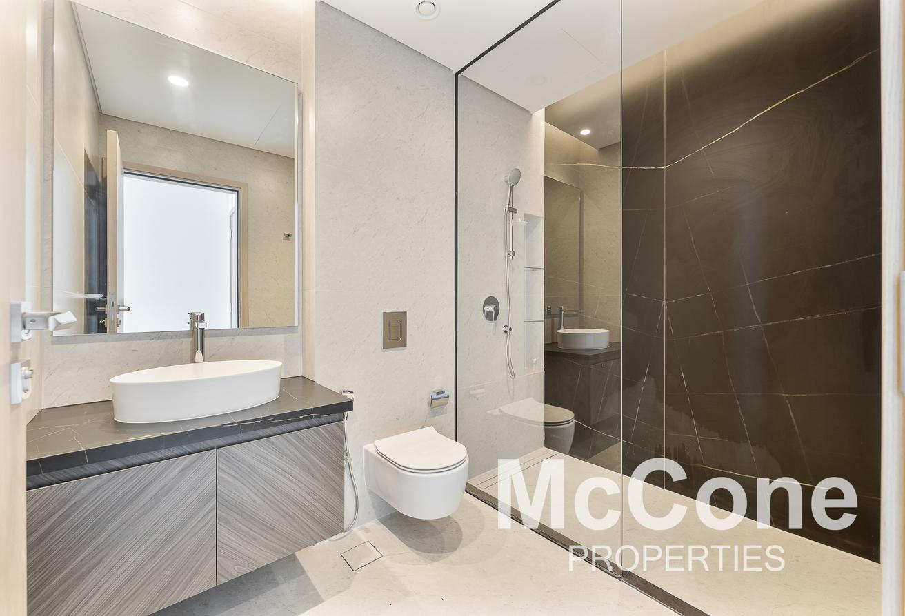 Canal View | + Maids | Top Floor photo 13