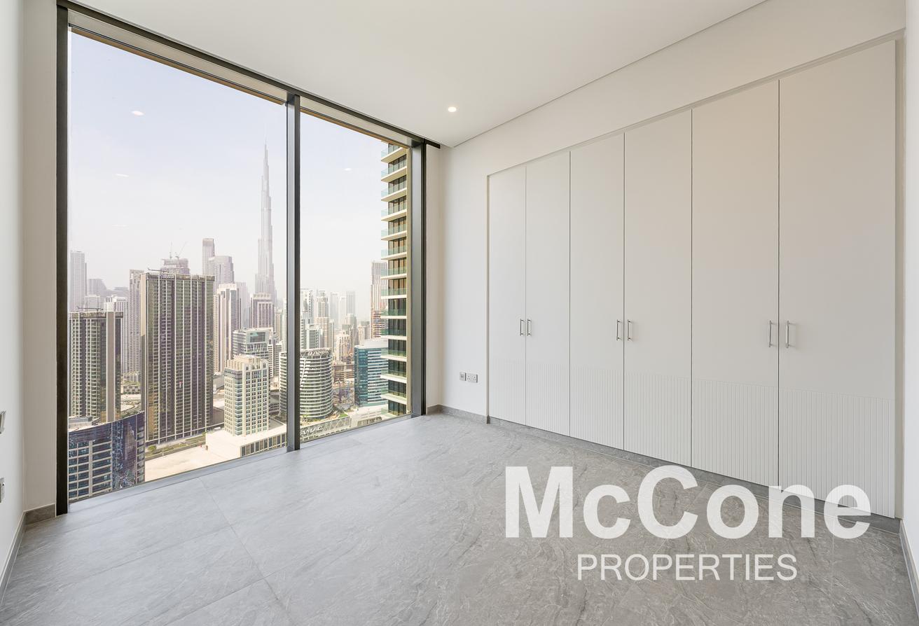 Canal View | + Maids | Top Floor photo 7