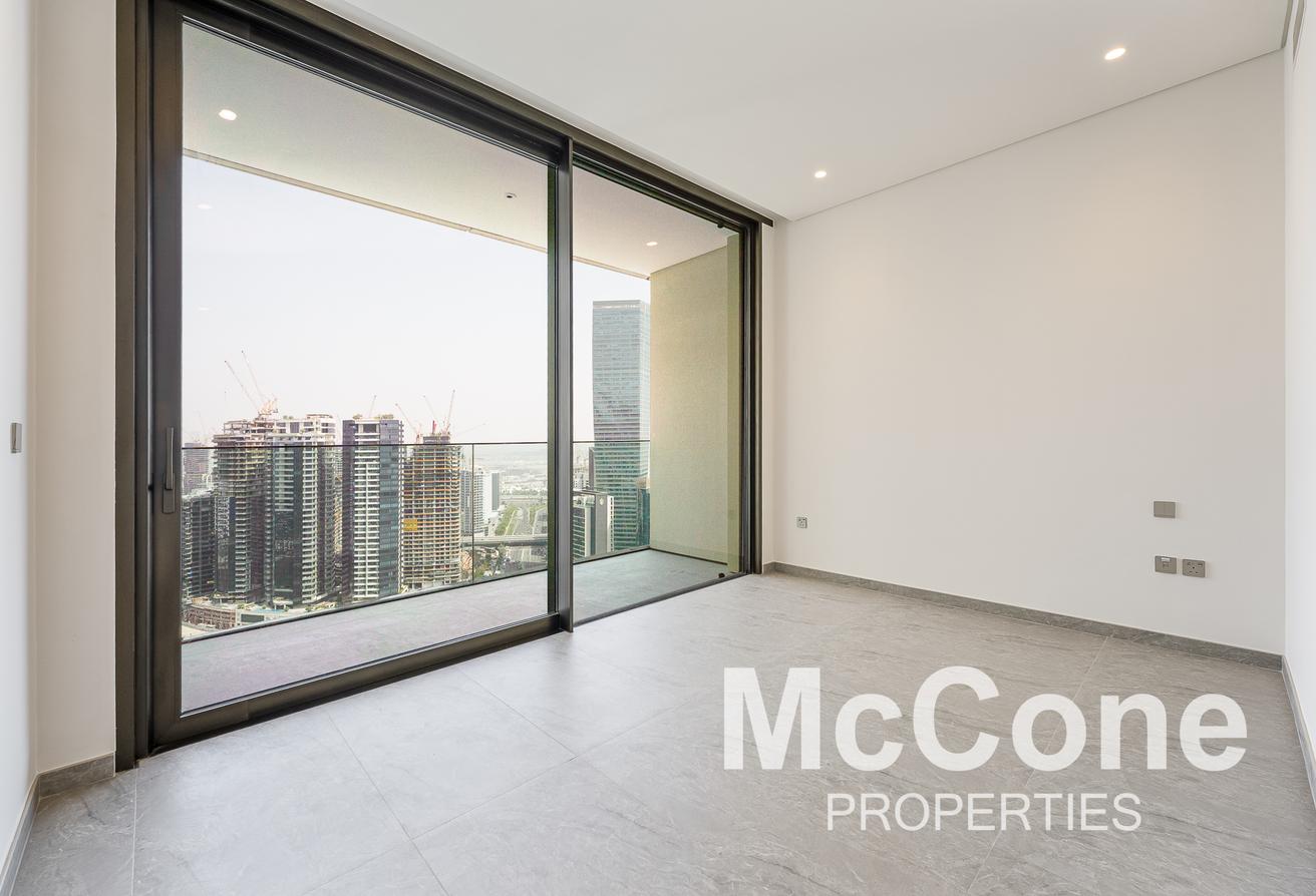 Canal View | + Maids | Top Floor photo 5