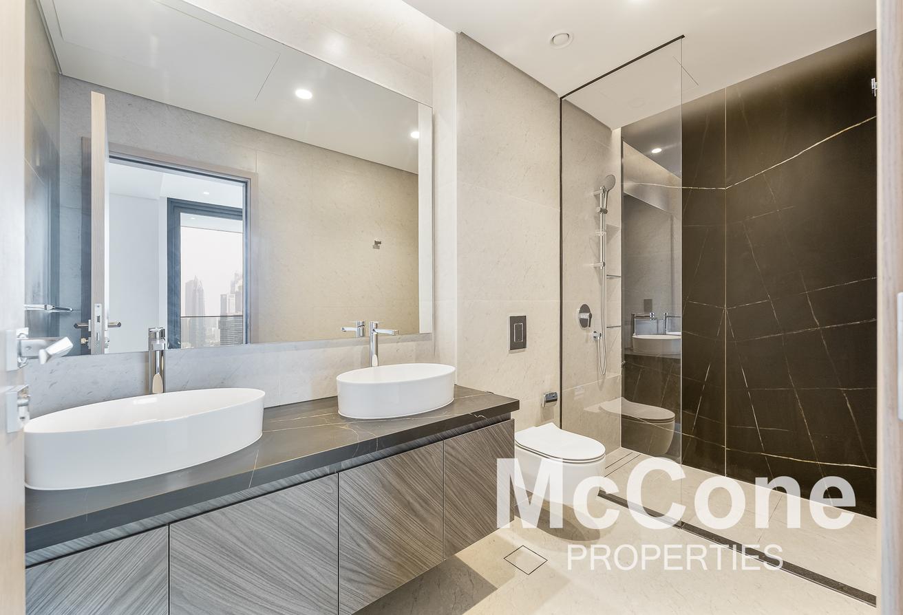 Canal View | + Maids | Top Floor photo 14