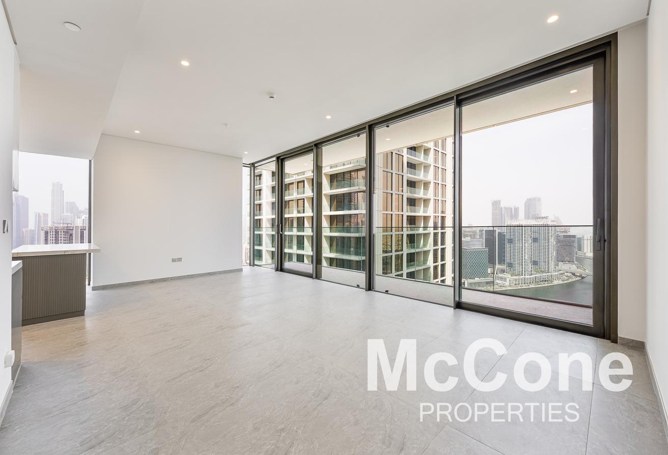 Canal View | + Maids | Top Floor photo 2