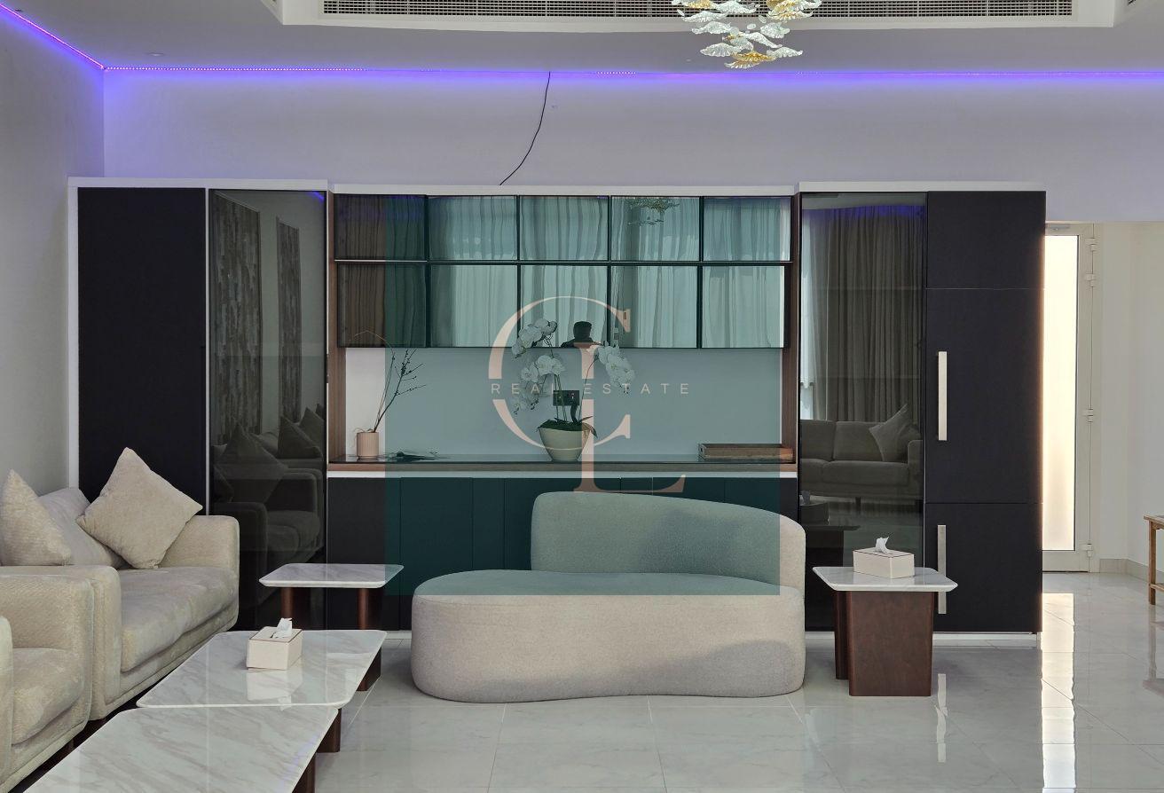 6 BR Villa with Private Pool in Umm Suqeim photo 14