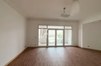 Apartment - 2 Bedrooms - 2 Bathrooms for rent in Al Tamr - Shoreline Apartments - Palm Jumeirah - Dubai