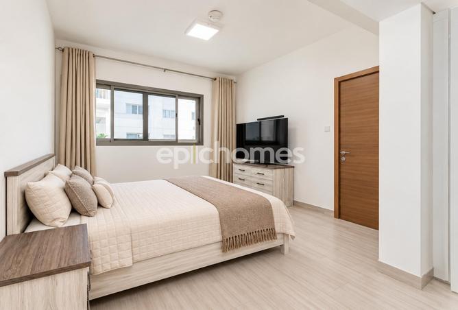 1 BED + 2 BATH/ BRAND NEW FURNISHED/ LOW FLOOR