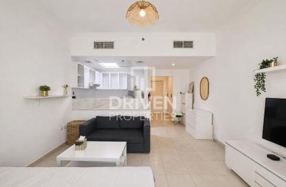 Apartment - Studio - 1 Bathroom for rent in Burj Al Nujoom - Downtown Dubai - Dubai