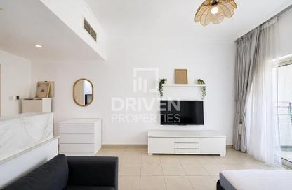 Apartment - Studio - 1 Bathroom for rent in Burj Al Nujoom - Downtown Dubai - Dubai