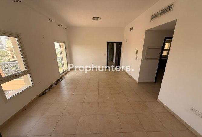 Unaffected Building | Prime location| Inner Circle photo 3