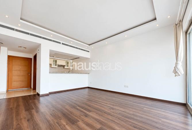 Upgraded | Bright & Spacious | Chiller Free photo 3