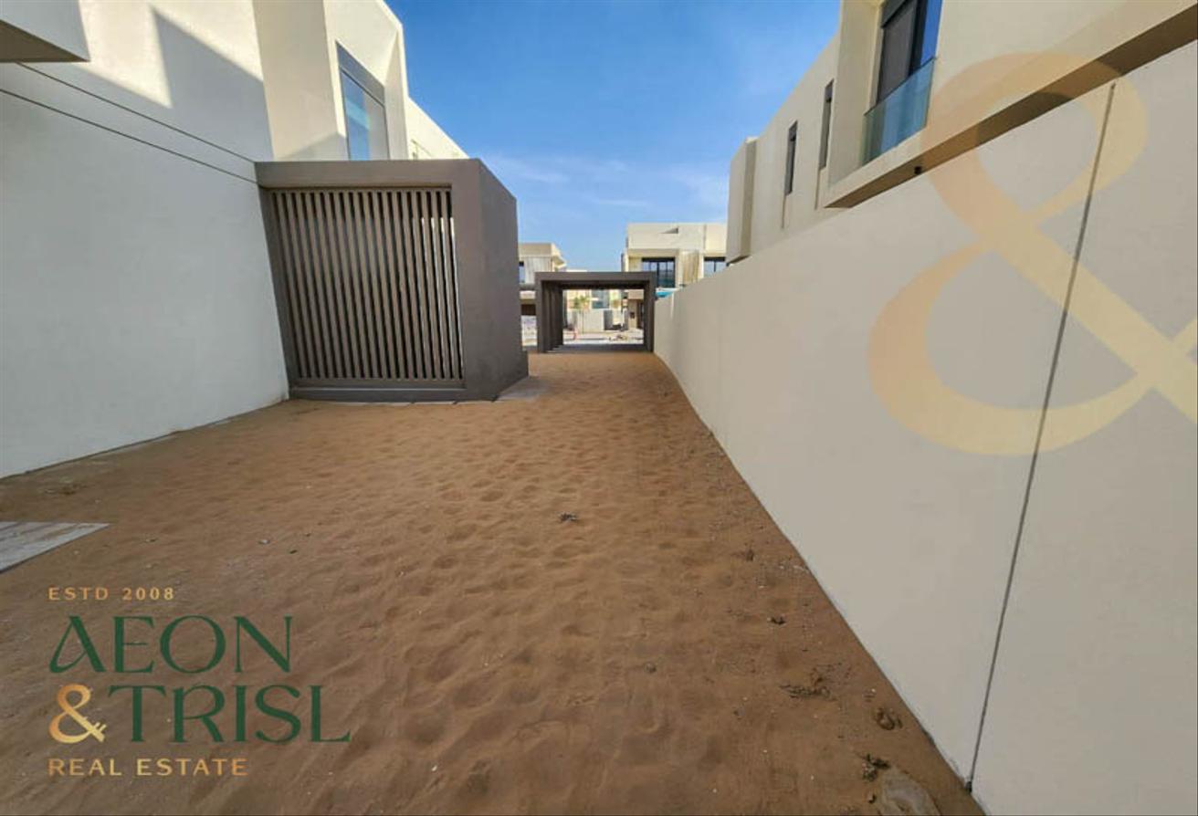 Spacious 4 Beds + Maids | Jebel Ali Village photo 4