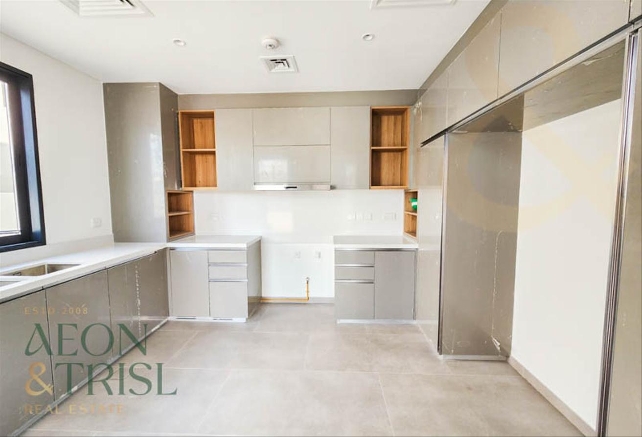 Spacious 4 Beds + Maids | Jebel Ali Village photo 11